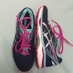 ASICS Gel Cumulus 18 Running Sneakers - Size 8